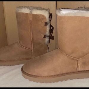 UGG BAILEY BOW SHORT